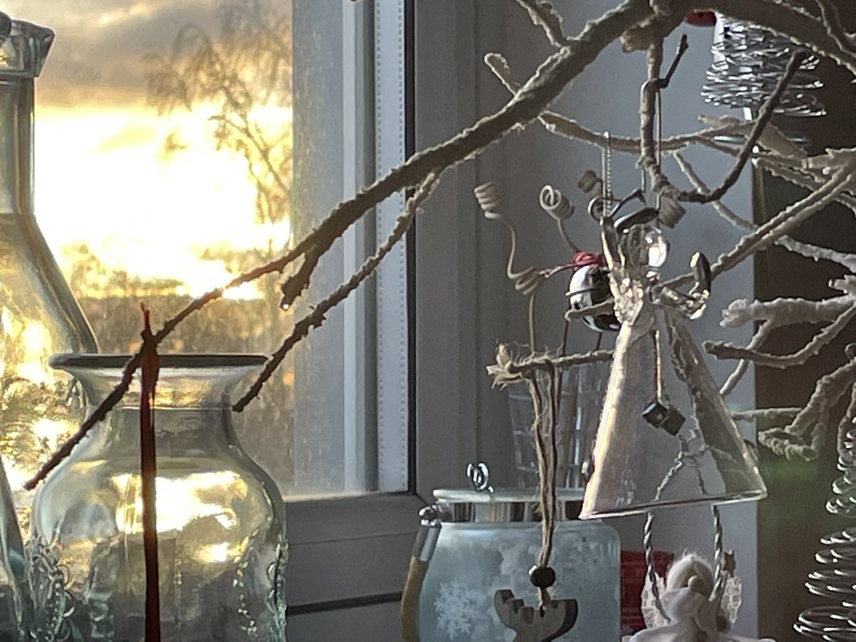 fry_cafry134's tweet photo. @strategywoman Good Morning! Glad to hear of peaceful night and your good sleep. As you say, busy day today so #wartea long finished and day’s programme now in full swing. Here’s pic, taken from my living room, of yesterday’s sunrise on the Winter Solstice. Have a good day Yaroslava https://t.co/ZutKyeWgPE