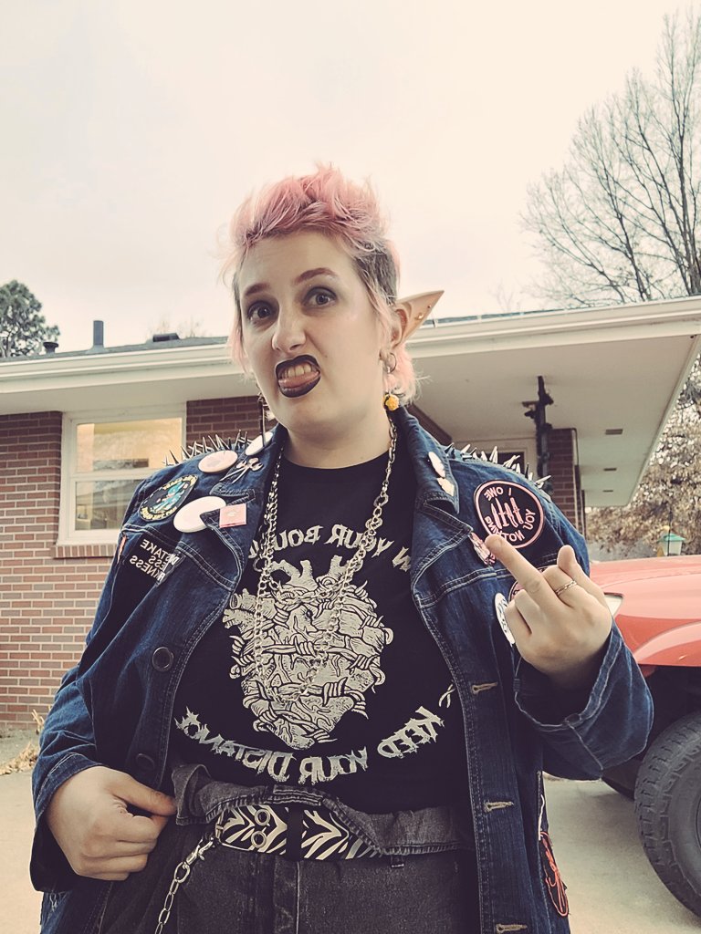 scootsthewizard's tweet photo. Went to therapy on Thursday wearing a #twocrowcollective shirt!
"Know your boundaries, keep your distance" https://t.co/QcaY013JLD