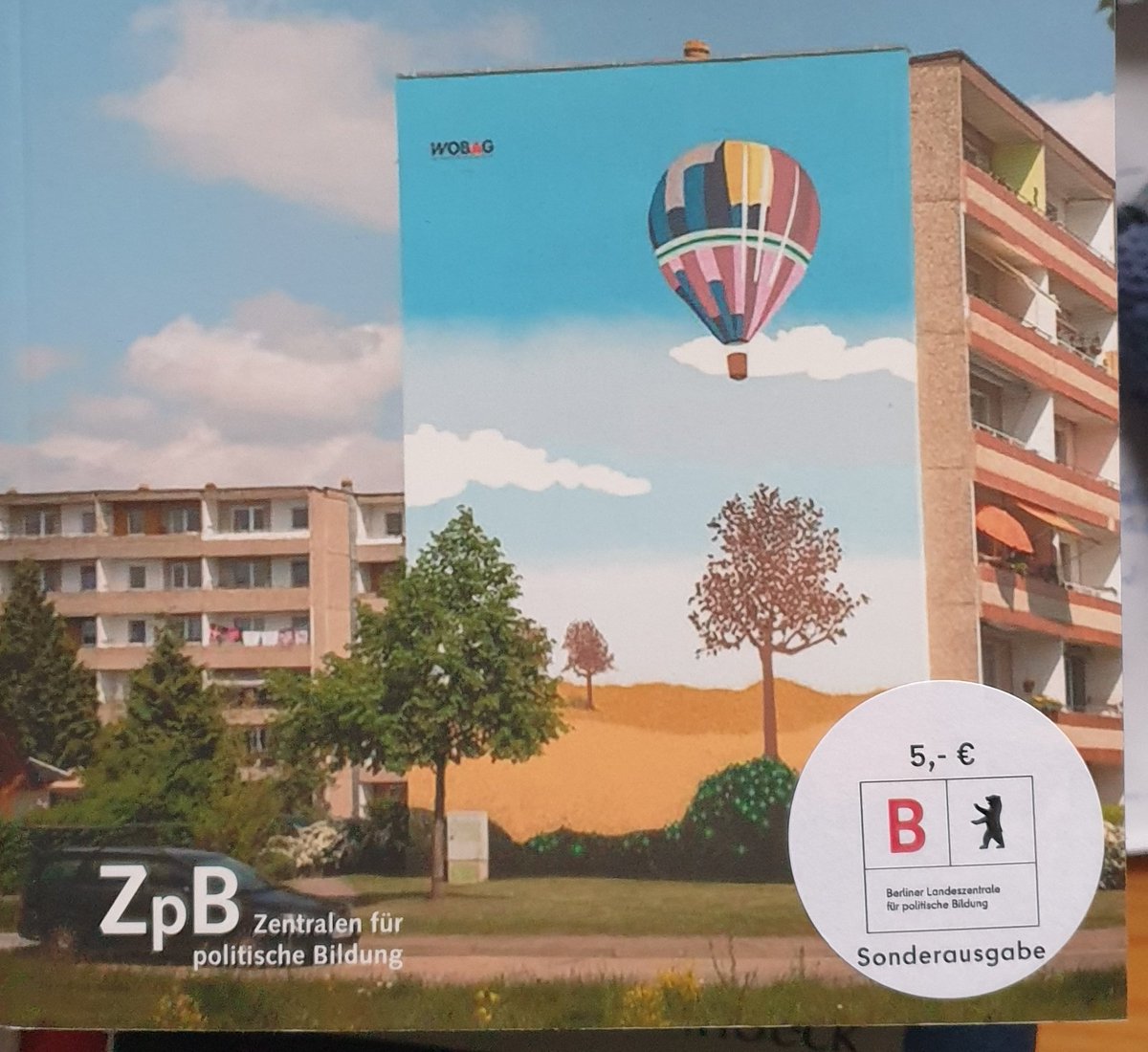 maxxxweber's tweet photo. @schoene_jens @DIEZEIT @BAufarbeitung Gibts für 5 Euro (und für Studierende sogar für umme) bei @BeLapoBi 👍 https://t.co/KGLonviWIQ