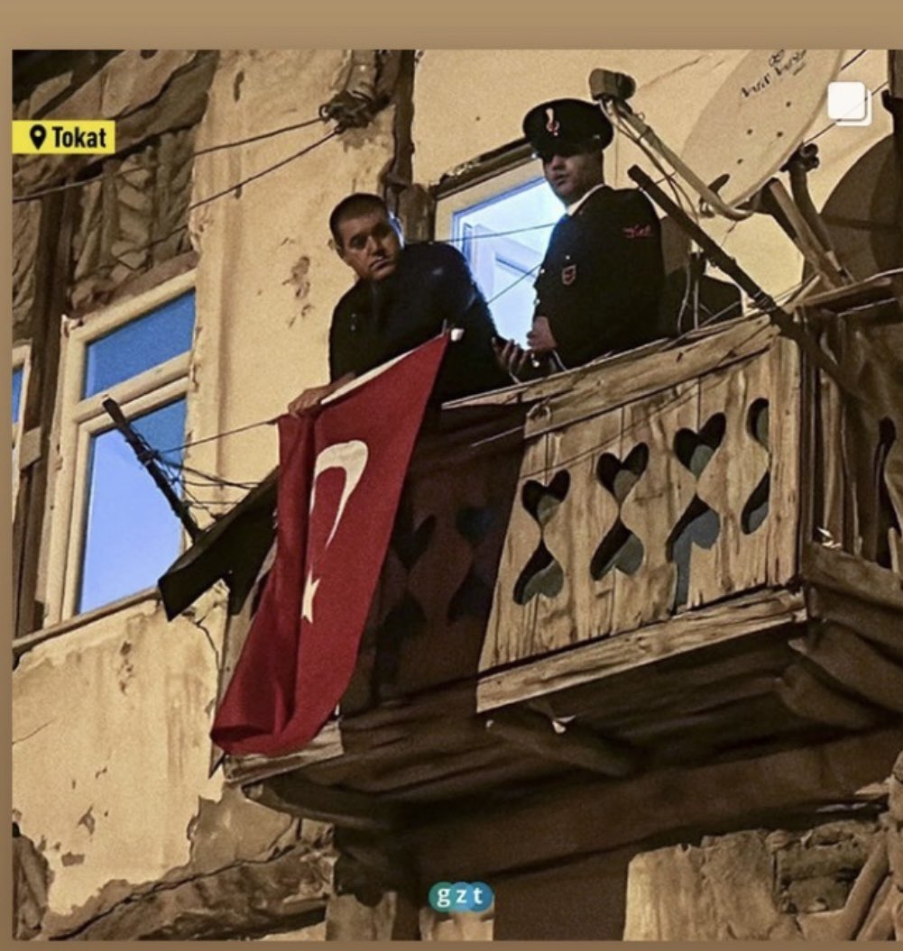 Sıvasız evlerin
Şehit çocukları… 
Hakkını helal et diyebilirmiyiz
Bu evlatlara 
Bu evlat analarına
#6şehit