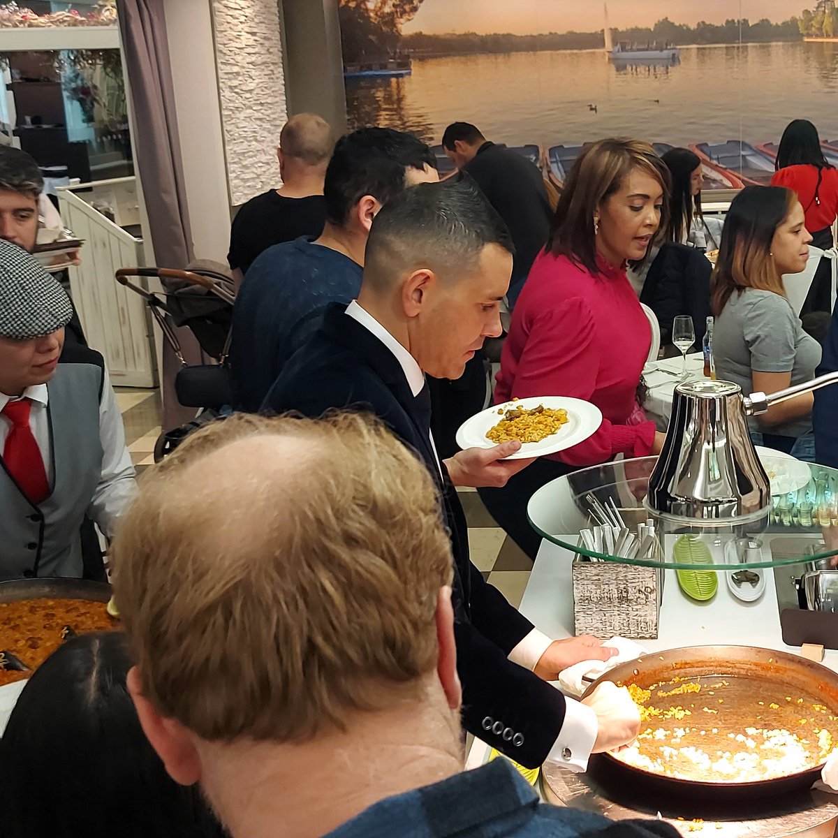 Comunidad_AEDH's tweet photo. 😃Más imágenes de nuestra #ComidaSolidaria de ayer. Hubo buena comida, música, regalos... Esperamos que nuestros comensales de la Parroquía Vírgen de las Angustias pasaran un buen rato. ¡Nosotros realmente lo disfrutamos! #AdelanteAEDH https://t.co/e6IEZxggLl