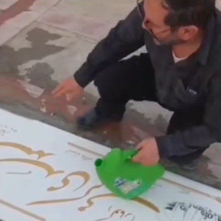 Mojtabapacino's tweet photo. ماشالله کرمی رو گرفتن ولی بابای بامعرفت عرفان خزایی رفت سر خاک محمد و مهدی...
این بچه‌ها دیگه متعلق به یک نفر نیستن که با گرفتن خانواده‌شون، تنها بشن...
#مهسا_امینی https://t.co/gBNh2Xu4d6