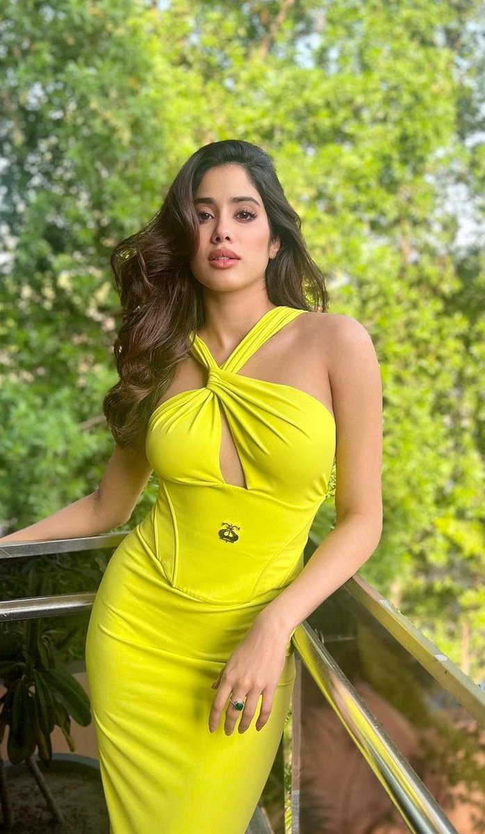 GCBh_9naAAAWazv?format=jpg&name=medium