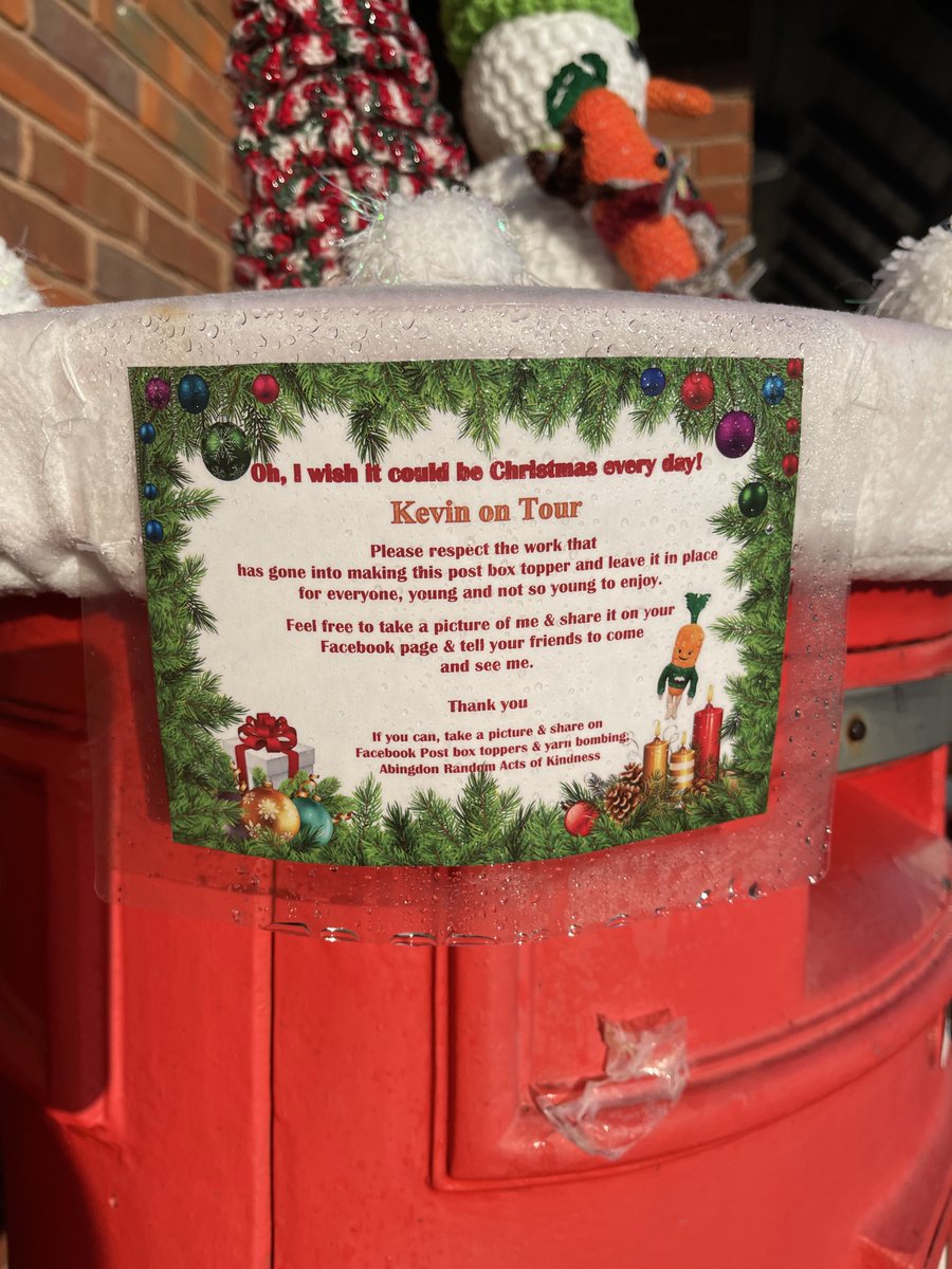 This weeks #PostboxSaturday comes courtesy of my wonderful wife and features a lovely Christmas scene and everyone’s favourite Kevin, no it’s not me, it’s @KevinTheCarrot