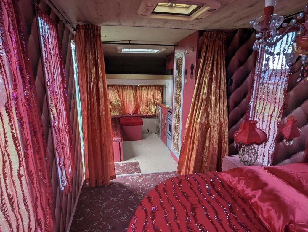 uppy1969's tweet image. Tempted at £4k - £6k at auction! But what an interior thou! 
#Mercedes #Brassic