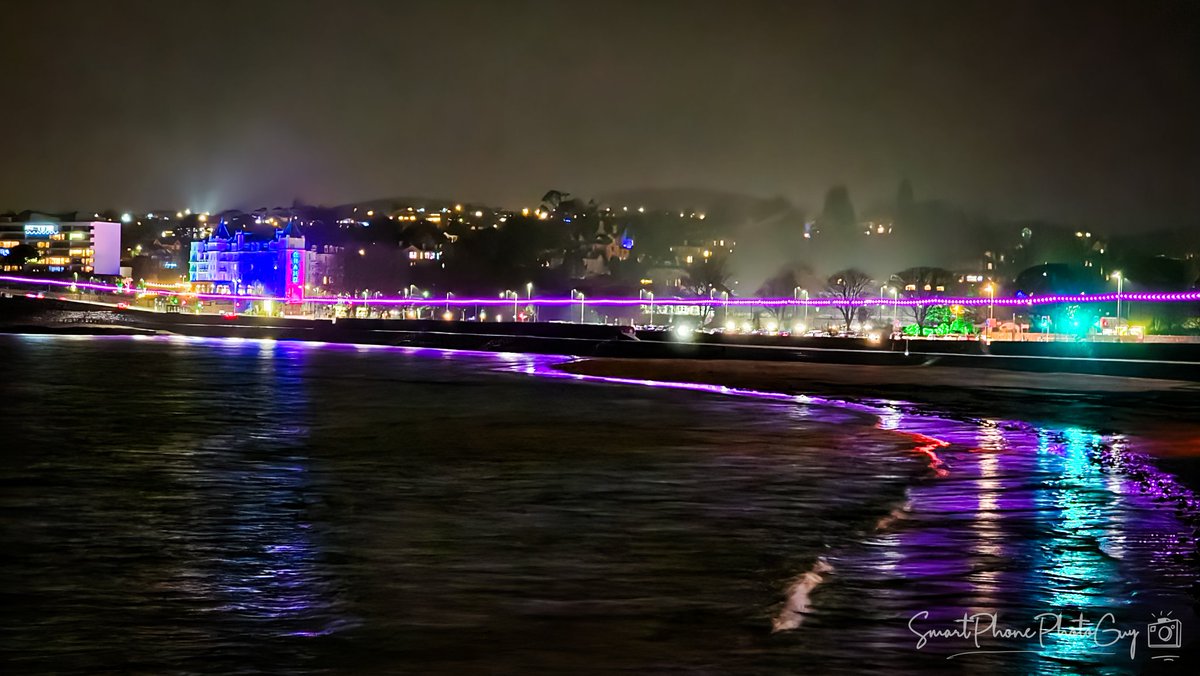 JamesNPhoto's tweet photo. Christmas out and about
#Christmas #christmasdecorating #ChristmasTree2023 #lights #lighting #festivevibes #FestiveSeason
#colours #landscape #landscapephotography #landscapes #amateurphotography #amateurphotographer #landscapephotography #photographer #smartphonephotography https://t.co/AUk4FUWtCL