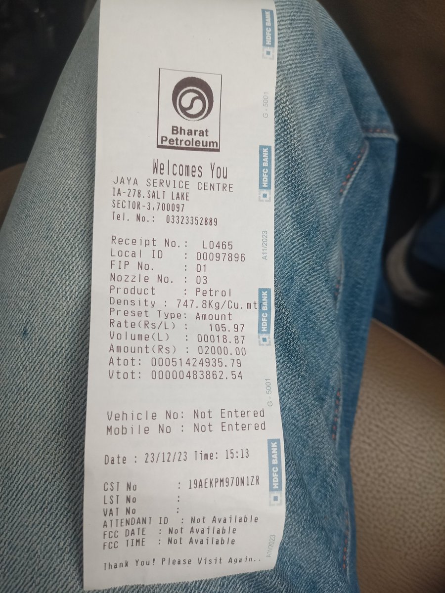 CAVINAYS's tweet photo. @BPCLimited 
Just I fill up the petrol of Rs 2000/- at Bharat petroleum petrol.pump near Hyatt but the tank shows only upto point 5 , every time when I fill up it shows 8 to 9 line https://t.co/b6zltV684g