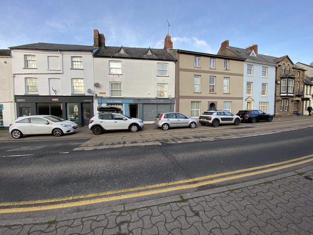 LouiseCollisArt's tweet photo. A quick update on the illegal parking situation outside my studio and on Monk Street, Abergavenny in general. 
It’s now Christmas Eve Eve, and the problem during December was awful, this is today, pedestrians are entitled to every inch of that pavement. 
1/3 https://t.co/w2JzyyycJ7