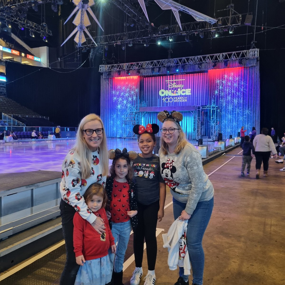kingywingy's tweet photo. #DisneyOnice . We are so excited . https://t.co/aWTRhQtQ0R
