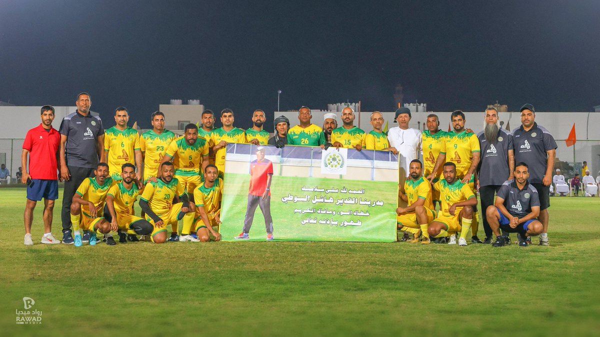 🔰| لفته كريمة من لاعبي الفريق برفع لافته تعبيرا عن تضامنهم بالدعاء والشفاء العاجل للكوتش هاشل السوطي