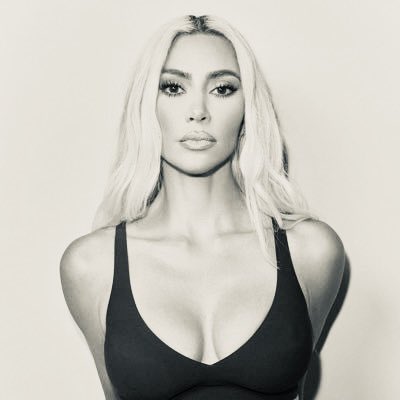 SirBoulevard's tweet image. #BreakingNews Kim Kardashian peacefully passed by a grocery store in Los Angeles today at age 43.