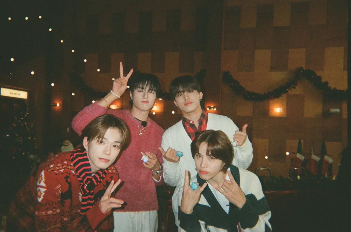 WeTeuMesPH's tweet photo. 231223 | 📸 INSTAGRAM

yg_treasure_official UPDATE 
——
[TREASURE MAP] TEURISTMAS PARTY BEHIND PHOTO

#TREASURE #트레저 #TREASUREMAP #EP_76 #TEURISTMAS_PARTY #트리스마스파티 #YG @treasuremembers @ygtreasuremaker 

🔗https://t.co/TKeBsY2sQy

++ https://t.co/OsGa8CCqQa