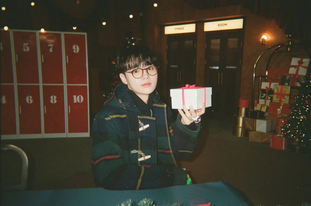 WeTeuMesPH's tweet photo. 231223 | 📸 INSTAGRAM

yg_treasure_official UPDATE 
——
[TREASURE MAP] TEURISTMAS PARTY BEHIND PHOTO

#TREASURE #트레저 #TREASUREMAP #EP_76 #TEURISTMAS_PARTY #트리스마스파티 #YG @treasuremembers @ygtreasuremaker 

🔗https://t.co/TKeBsY2sQy https://t.co/lkuee5XuO7
