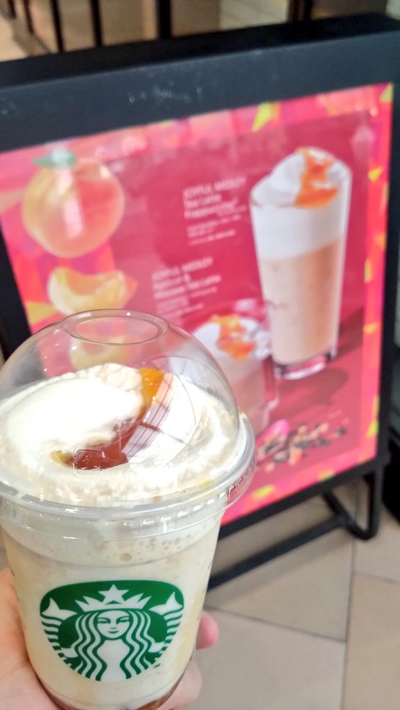 LAVALOVER5's tweet photo. #ジョイフルメドレーティーラテフラペチーノ
アプリコット果肉追加

今日こそ20% off🎫で買うぞと意気込んだけど、25日キラリナ㌽UPまで待つこと👛
迷うだけの入店繰り返し、試飲もしているので😅、今日は #スタバのフラペチーノ

#STARBUCKSTeaCafe
#スターバックス #ティバーナ
#STARBUCKS #TEAVANA https://t.co/uFSblYQ1SK