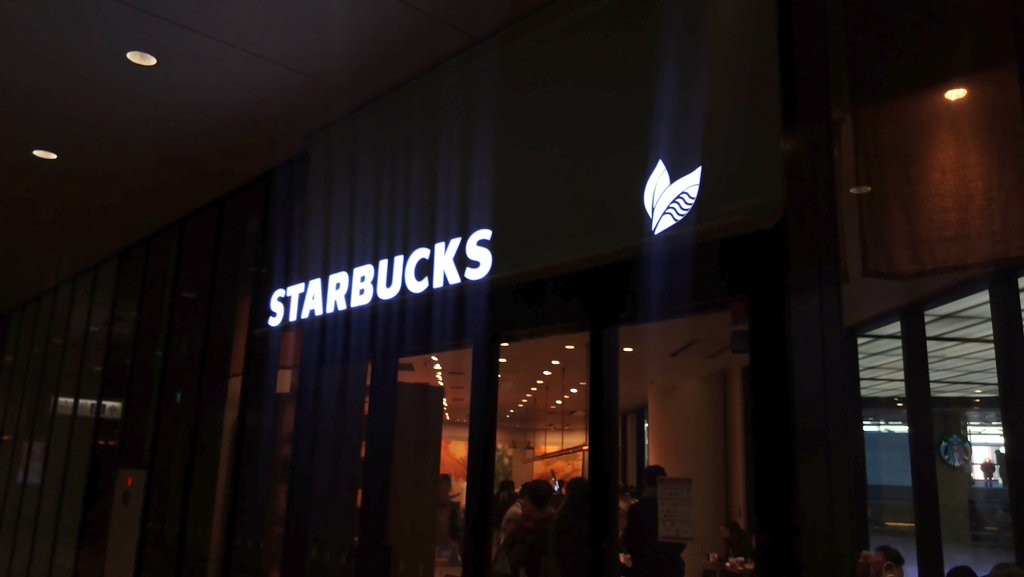 LAVALOVER5's tweet photo. #ジョイフルメドレーティーラテフラペチーノ
アプリコット果肉追加

今日こそ20% off🎫で買うぞと意気込んだけど、25日キラリナ㌽UPまで待つこと👛
迷うだけの入店繰り返し、試飲もしているので😅、今日は #スタバのフラペチーノ

#STARBUCKSTeaCafe
#スターバックス #ティバーナ
#STARBUCKS #TEAVANA https://t.co/uFSblYQ1SK