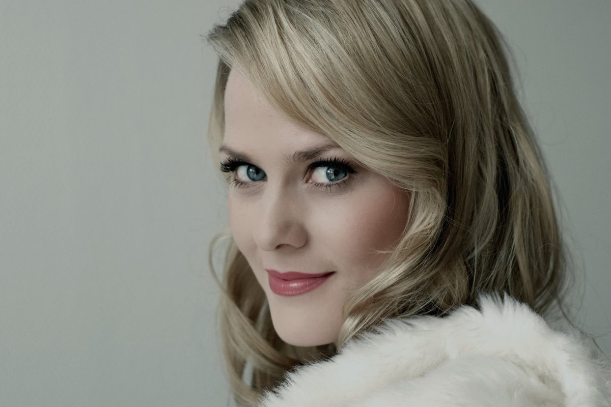 Today, @marieriksmoen performs in a festive concert of Bach’s Christmas Oratorio at @GasteigMuc with KlangVerwaltung Orchestra. Thomas Guggeis conducts the performance. Learn more here 👉 ow.ly/ZuqT50Qj2Vl #HPVOICE #Christmas #Oratorio #orchestra