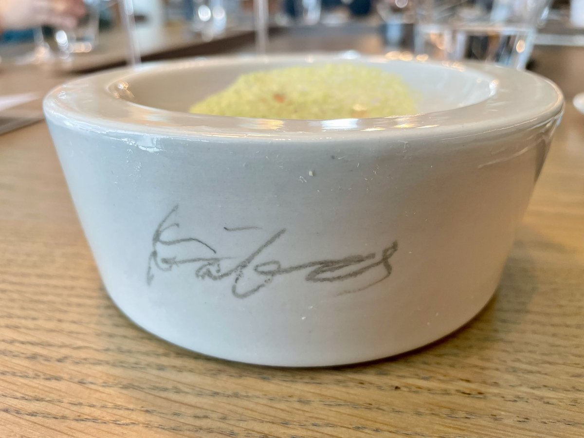 peppalau's tweet photo. La cuina de @aurtrestaurant broda l’excel.lència. Tot respon al principi de senzillesa reflexionada ideat per Artur Martínez. Radicalitat, essencialisme, coherència. Aliments bons, nets i justos que brillen al plat. Equip humà talentós i de futur. Servei senzill i proper. https://t.co/CrKFgqlerW
