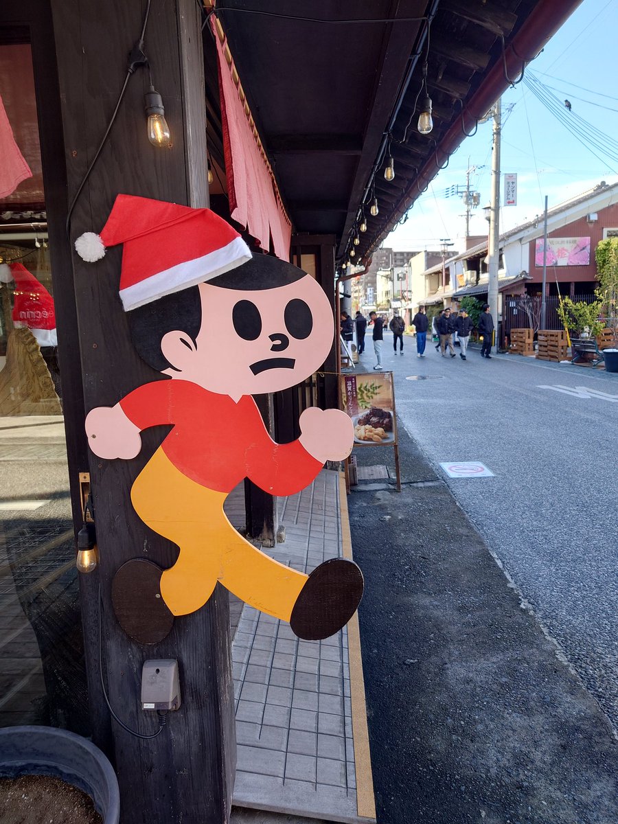 kurokabeglass33's tweet photo. たぬきも飛び出し坊やも
クリスマス仕様🎄 https://t.co/3A3WcyDf5h