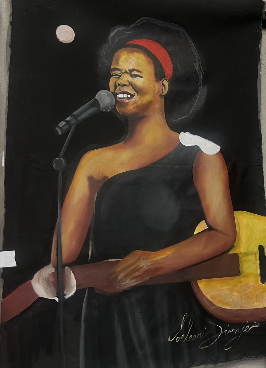 Jaftanaz's tweet photo. Rasta pays tribute to Zahara but who is this😭😭😭😭

#rasta  #Zahara  #ZaharaFuneral https://t.co/lVkG2B8m3K