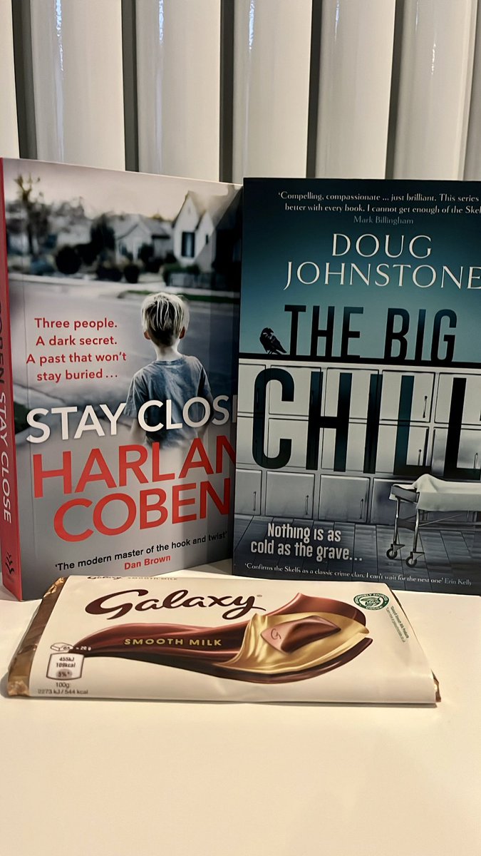 #Giveaway I have cleared ALL my books out, so have a few of these giveaways to do! Next up, one new &amp; one preloved oldies but goodie beauts! To win, follow me, retweet and like this post ❤️📚 #BookTwitter #booktwt #Competition #freebie #GiveawayAlert Winner drawn 5 Jan 8pm