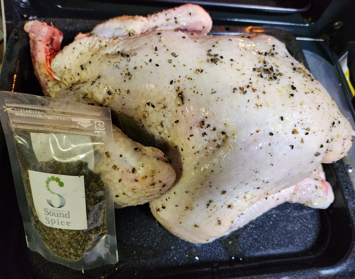 Nonchan666's tweet photo. Sound Spiceでローストチキンを焼いてます😊🎄✨#soundspice https://t.co/eaZ7UgUtWu