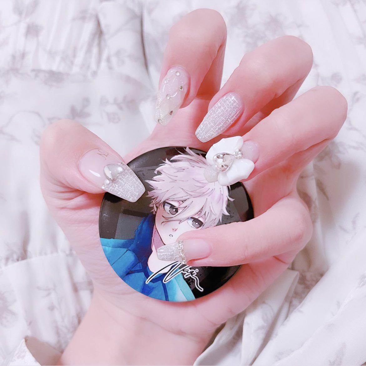 「Nを左、Rを右にしてngroネイルにしたツイードわかりにくいけど白と紫(  ; 」|૮ . ̫ . ა ⸝꙳のイラスト