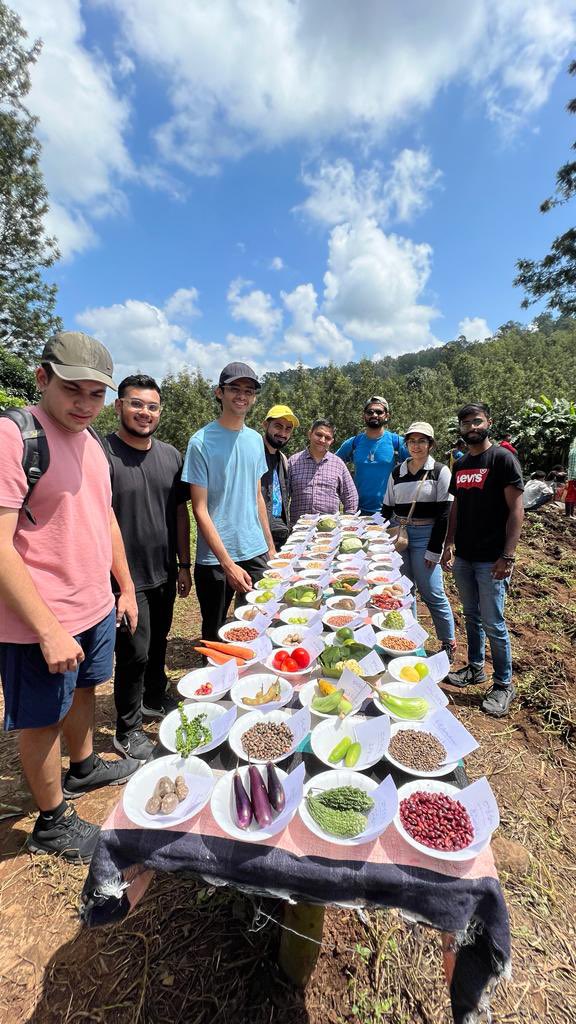 manoj_naandi's tweet photo. We rarely applaud the farmers who work hard to ensure we had the meals of our choice. That’s why all chefs recruited @arakucoffeein are first sent to Araku region for few days to learn from the farmers the science and the art of growing food.

#kisandivas #FarmersDay https://t.co/q1FGRXeCJn