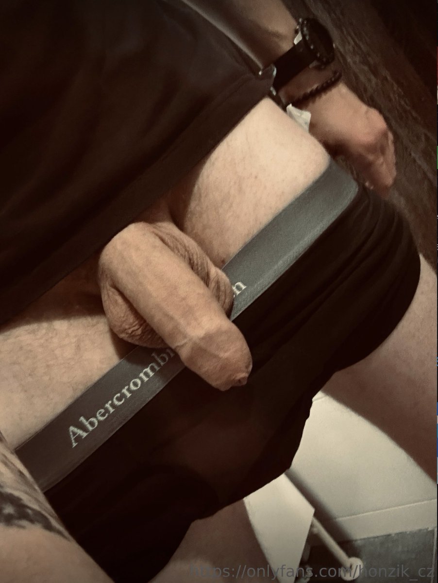 Honzik73426812's tweet photo. Just some fun before I’ll take a morning shower 🧼 who’s gonna help me next time? 🤔

Feel free to retweet if you like it 😊😜

Btw show me your morning dick in a comment below 🍆 https://t.co/C9XBm5OV80