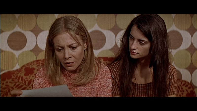 Docpierrot1's tweet photo. #Films2023 352- "Tout sur ma mère" (P.Almodovar) *** Le cinéaste ne craint aucune extravagance parce que chez lui, l'artifice affiché permet d'approcher la vérité des affects et des sentiments. Construit autour de sublimes personnages féminins, son mélo flamboyant emporte. https://t.co/sXTND1Xhla