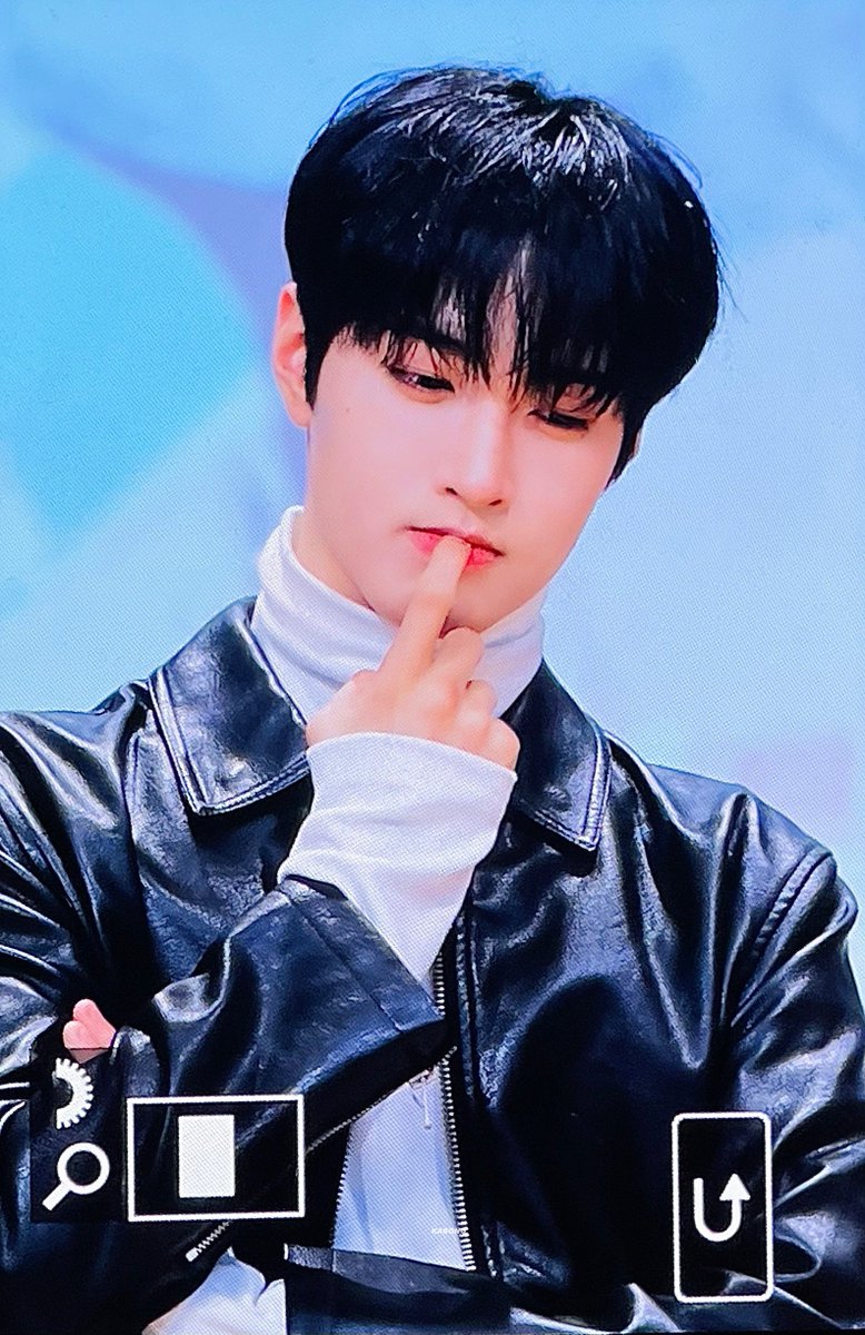 kxxelov's tweet photo. 231223
상민이되..
#미래소년 #카엘 https://t.co/jkrpUBovuR