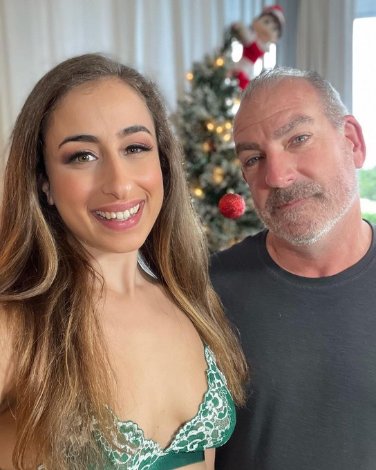 Great new model @ScarlettPageXo Go Follow her. #bts with @OfficialMiax https://t.co/lyULCVQnlO<a href="/tag/bts"class="tags"><span>#bts</span></a>