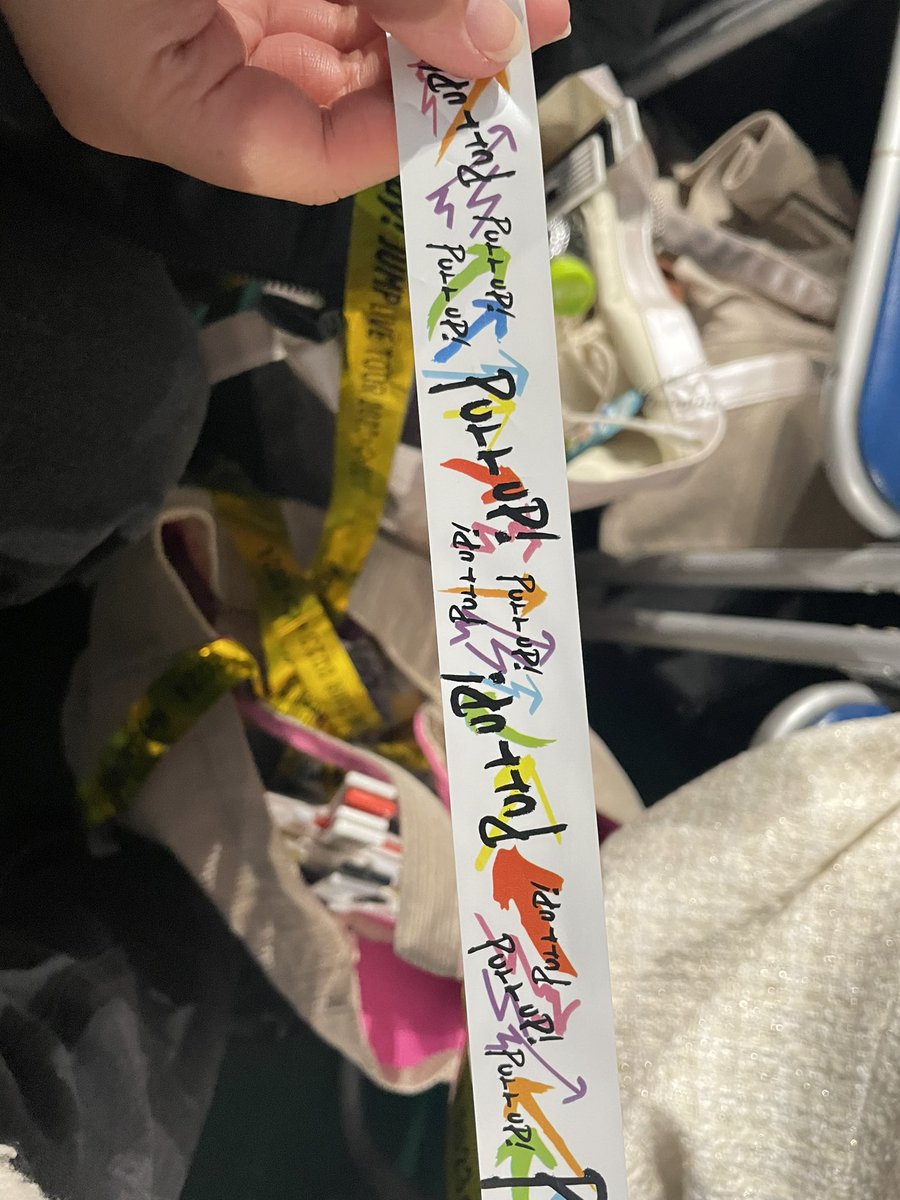 pu_k59's tweet photo. 銀テ可愛い
 #heysayjump  #PULL  #銀テ https://t.co/tlCX0ARBsU