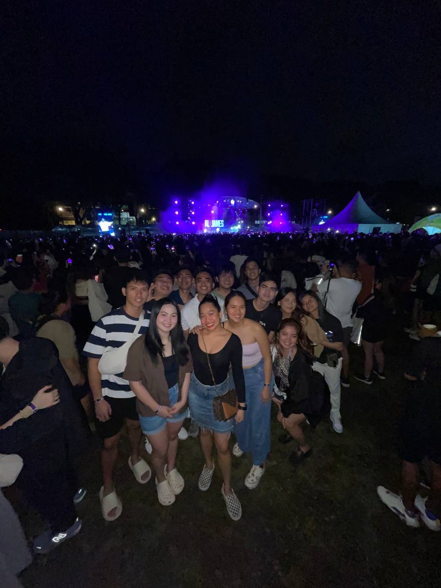 rapirap14's tweet photo. SOLID! 🤘

#MaskipapsTheCrossover 
#HydroManila
#UPDiligan https://t.co/21j3JQoBus