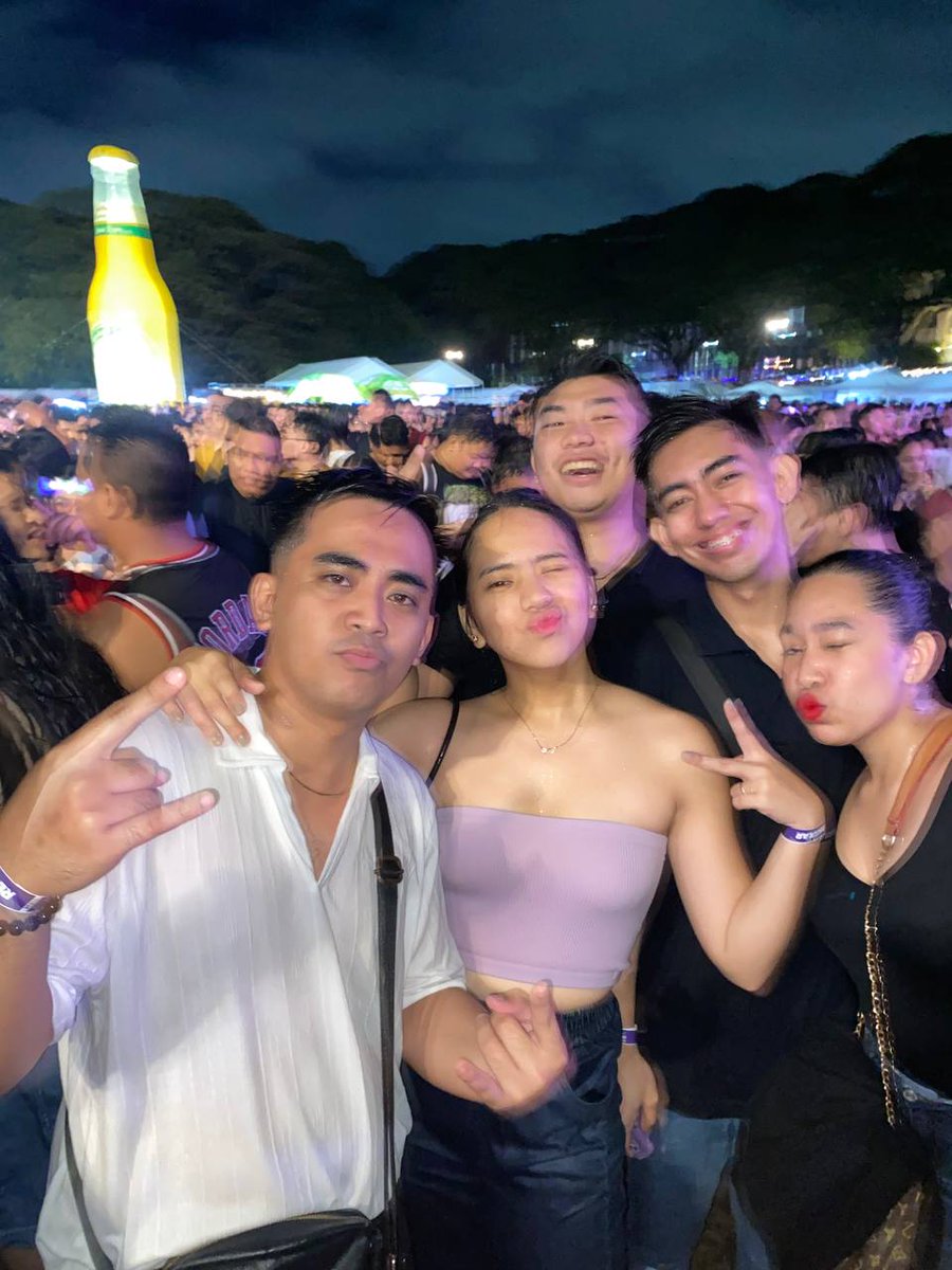 rapirap14's tweet photo. SOLID! 🤘

#MaskipapsTheCrossover 
#HydroManila
#UPDiligan https://t.co/21j3JQoBus