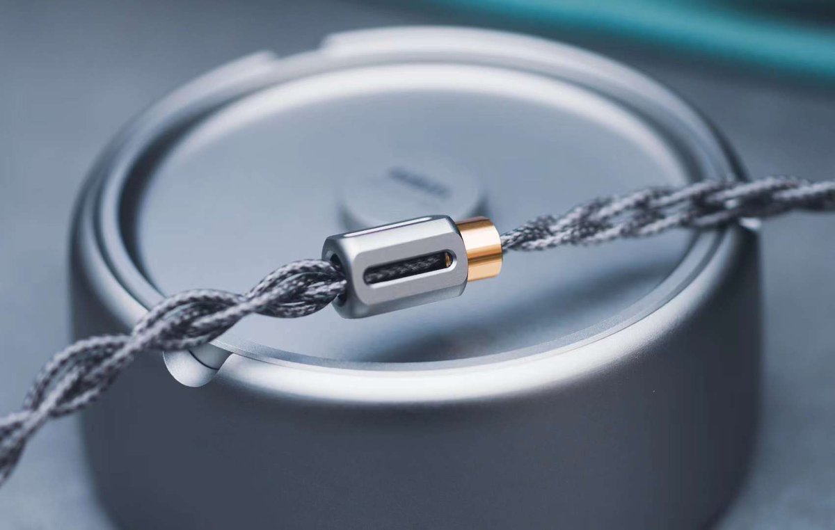 ddhifi_com's tweet photo. Sharing pictures of upcoming ddHiFi Nyx Pro: It's the little details that make a big difference.
#ddHiFi #NyxPro #EarphoneCable #UpgradeCable #ReplacementCable #HiFiCable https://t.co/yVXJ4riQi2