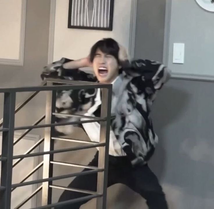 jeonginsunbread's tweet photo. ¡BANG BANG BANG! - A minsung short ‧₊˚🐰✩ ₊˚🐿️⊹♡

Donde Jsng comete el terrible error de juntar el alcohol y a BIGBANG al mismo tiempo o donde los errores de uno son premio para otro y Mnh no desperdicia ni uno. https://t.co/CMZ5zBw19b