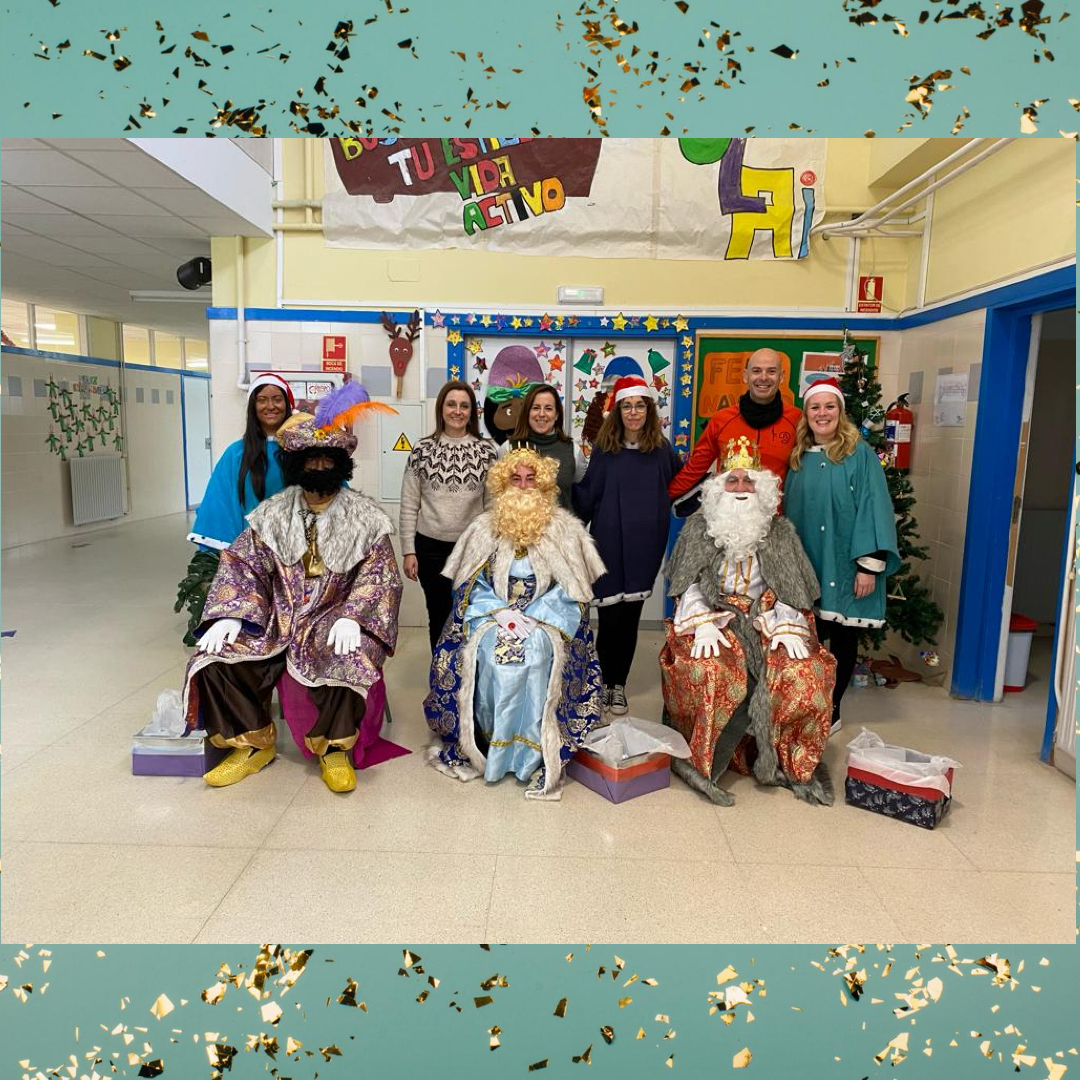 ColeNSVillar's tweet photo. VIPS en el centro 👑👑👑
SS MM los Reyes Magos de Oriente han encontrado un hueco en su apretada agenda prenavideña y nos han visitado. 🐪🐪🐪🌴
Muchísimas gracias!
#TradiciónNavideña #Navillar #micolemola #SoyDelVillar https://t.co/zVPIUmZcha
