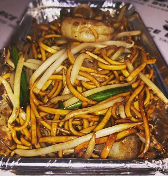 RituprabhaS's tweet photo. @zomatocare @zomato @zomatocare
Order Number - 5410294937
Maine ek Veg Chowmein order ki thi. 
But mujhe jab chowmein Received huwa tha usme Non-Veg tha. 
Meat ke chote - chote pees pade the. 
Veg Chowmein ki jagha Chicken Chowmein delivered huwa. 
Main pure vegetarian hu. 
Please help me. https://t.co/gwFR1qdSyc