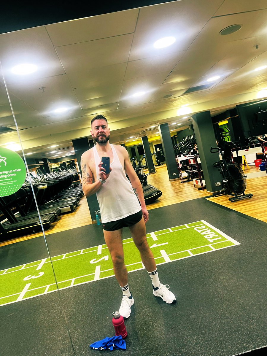 TimmyKernow's tweet image. Empty Gym! Starting the Christmas Holidays with 2 hours of Cardio💅🏻

“She’s a gym Gay Ladies &amp;amp; Gentleman” 
#BodyAttack #BodyStep #Selfie