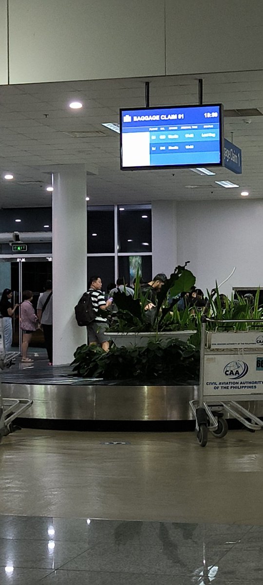 ron2ron's tweet photo. Merry Christmas @CebuPacificAir arrived in PPS pero iniwan nyo ang luggage sa Manila 🙄 Daming naperwisyo https://t.co/qxG3oy1fzP