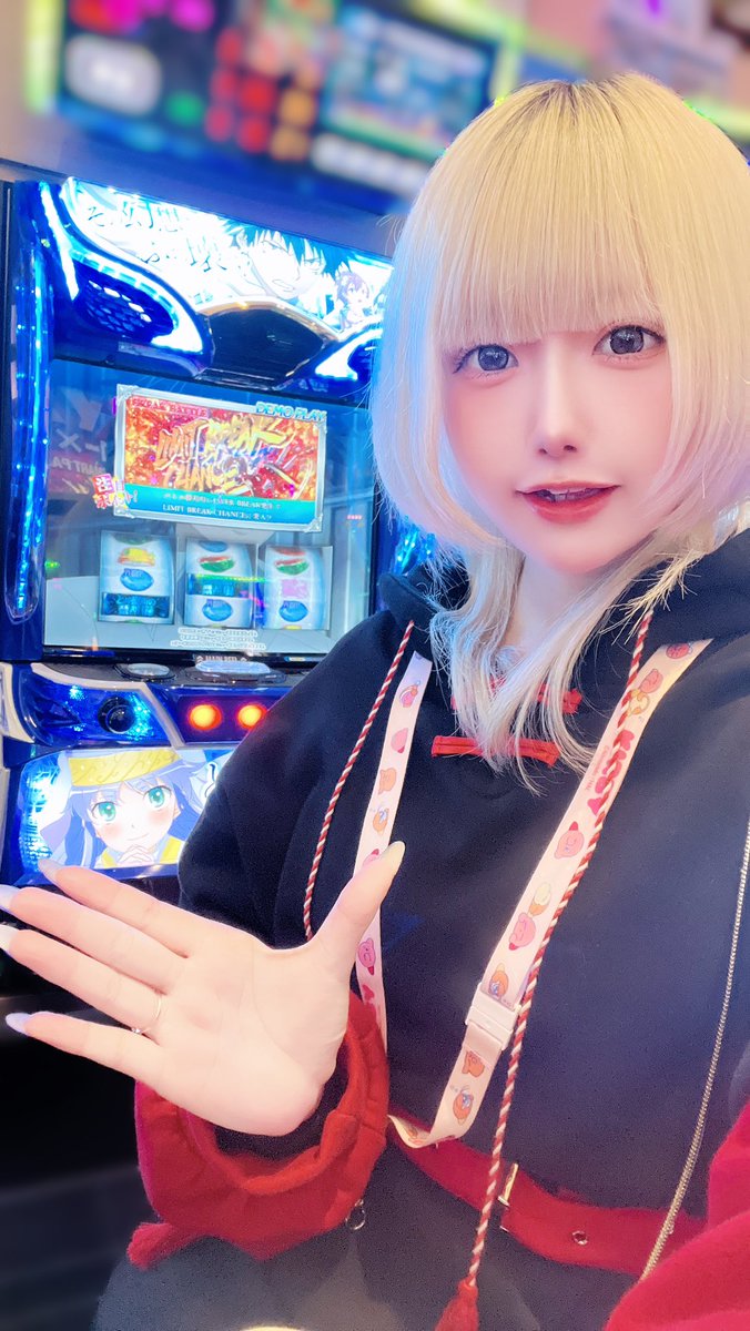 shu_beggar's tweet photo. 隣で打とや✌︎(  ຶ- ຶ✌︎)？

#彼女がスロッカスでも許せる人RT https://t.co/ey5pvwz5S4