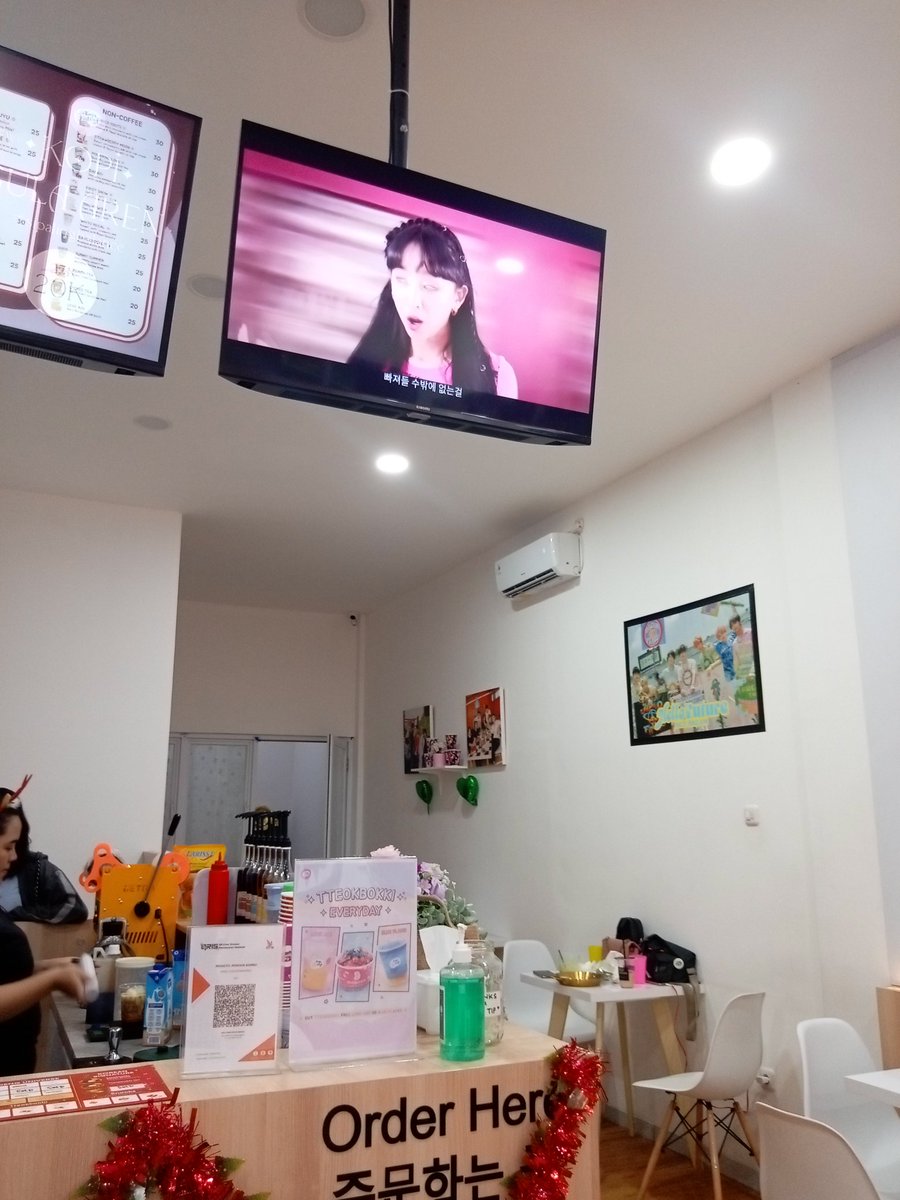 MeiiiiLeea's tweet photo. Beli kopi dapet mba Dita♥️
@5ecretNumber @kopichuseyoid https://t.co/ss6qZxA7wI