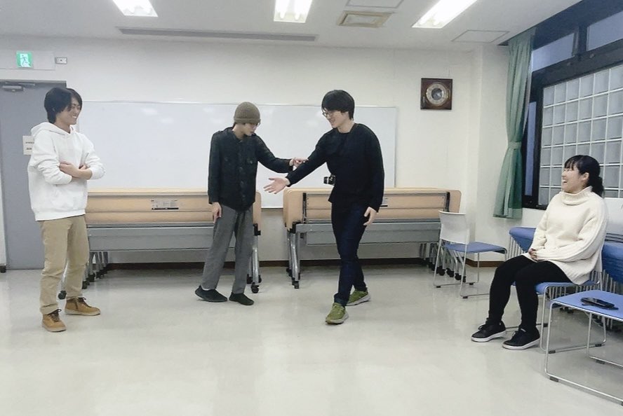 shiomusu's tweet photo. 【🍙ワークショップだん！】
イルカの調教ゲームからディレクション付きのシーンワークにチャレンジしました🐬✨
帰り道は恋バナで盛り上がったよ！🎄✨
年内のWSはこちらで終了です！来年もいっぱい笑って遊ぼうね！みなさま良いお年を〜！✨🫶✨
#劇団しおむすび https://t.co/vjzznhJkBY