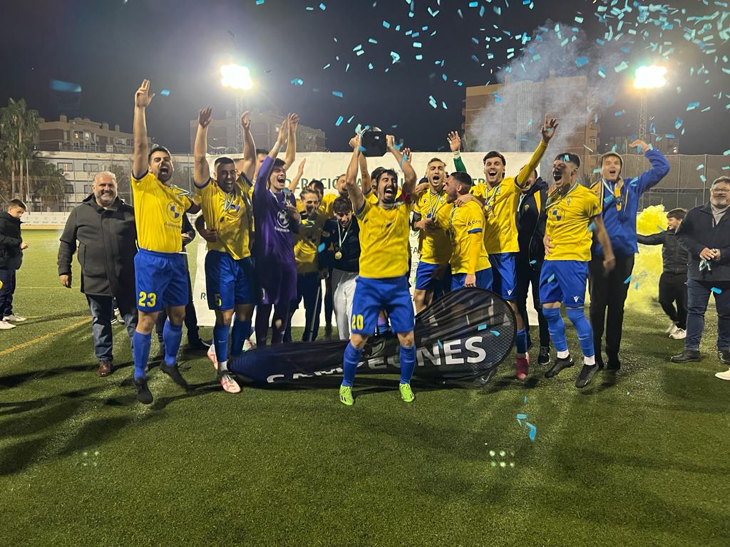 RFAFMalaga's tweet photo. 🏆 ¡NUEVOS CAMPEONES! El @Atl_Benamiel se proclama campeón de la fase provincial de la #CopaAndalucía tras imponerse al #CDTorrox
➡ @Atl_Benamiel 7-1 #CDTorrox (Global: 12-1)
👏 ¡Enhorabuena al equipo de Arroyo de la Miel y Benalmádena!
🏆 #CopaAndalucía https://t.co/5HNFWc1zuL