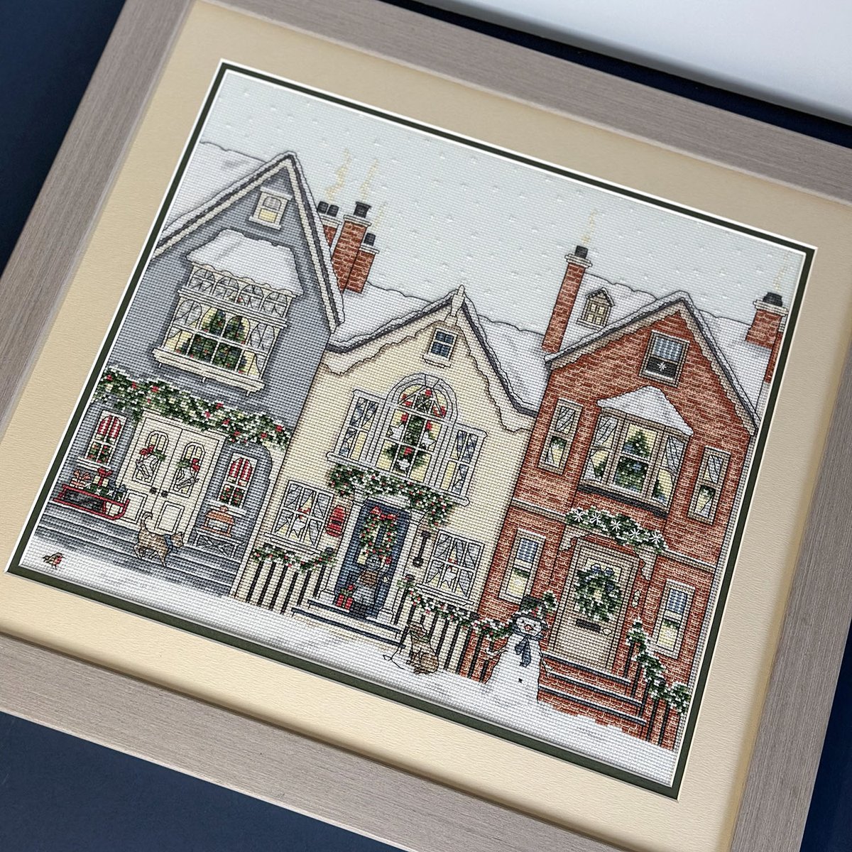 BlackSheepWools's tweet image. A cosy and festive, aptly named 'Snowy Street' cross stitch from #BothyThreads
What is your favourite Christmas film to watch whilst stitching / crocheting or knitting?

Find the kit here - ow.ly/7IzN50QkbXz