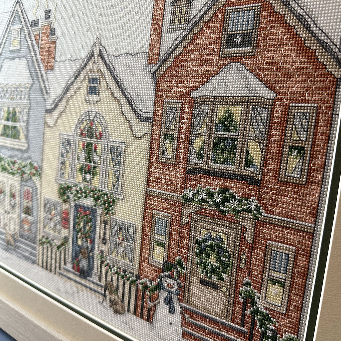 BlackSheepWools's tweet image. A cosy and festive, aptly named 'Snowy Street' cross stitch from #BothyThreads
What is your favourite Christmas film to watch whilst stitching / crocheting or knitting?

Find the kit here - ow.ly/7IzN50QkbXz