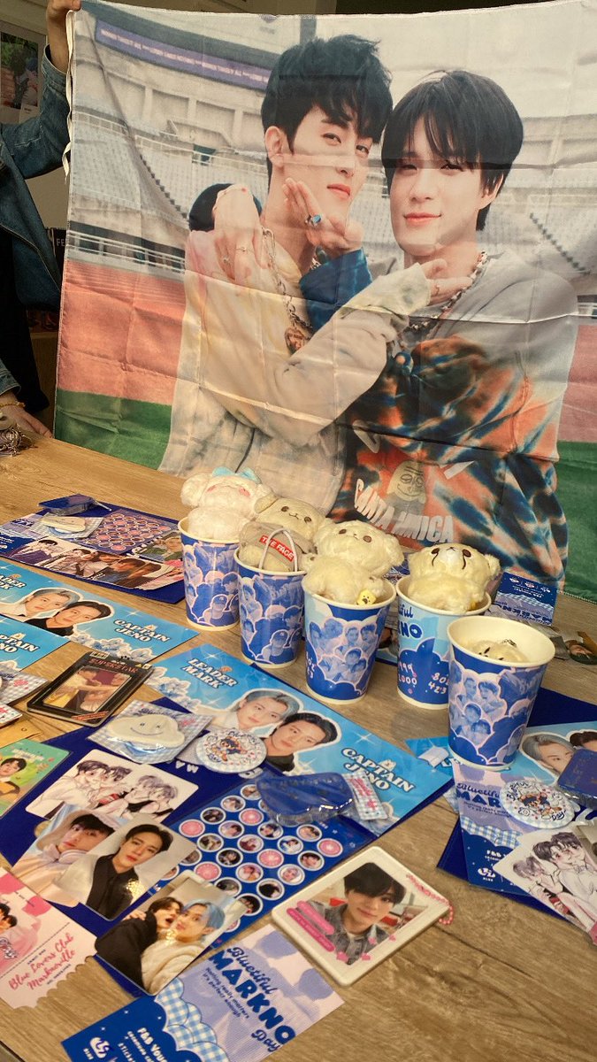 meowingjen's tweet photo. what a bluetiful saturday! thank you @1225MARKNODAY for making this event💙 https://t.co/vYw2QsXjck