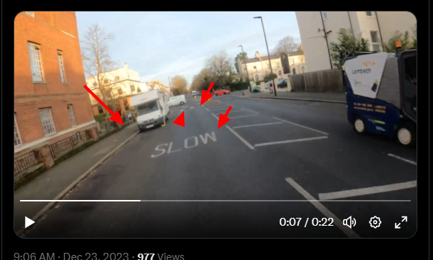 @peachy_ch @CBikeLondon @FortemSolutions @lambeth_council @fredacowell @Cavanaghj @willnorman @lane_cycle @saferrosendale @DulwichRoads @betterstreetswd @theJeremyVine Just a few points an 'experienced' cyclist would note here for lane position