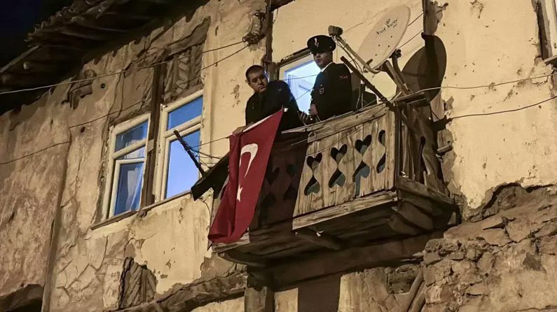 “ Vatan sizin yüreğinizdir”