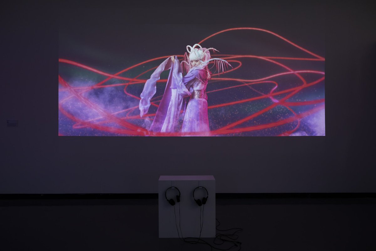 Love to see an exceptional exhibition travel and evolve! In late 2022, the inaugural presentation of LIFELIKE debuted virtually on EPOCH. Curated by @HofstadterKatie and inspired by her text “Bodies on the Blockchain” for <a href="/RtClick_Save/">Right Click Save</a>, the exhibition was expanded at <a href="/vellumla/">Vellum LA</a>’s